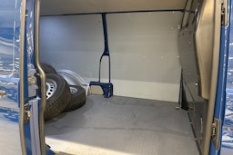 sininen Volkswagen Transporter 2019 kuva 13.