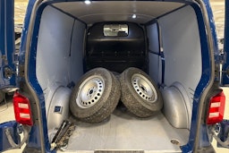 sininen Volkswagen Transporter 2019 kuva 15.