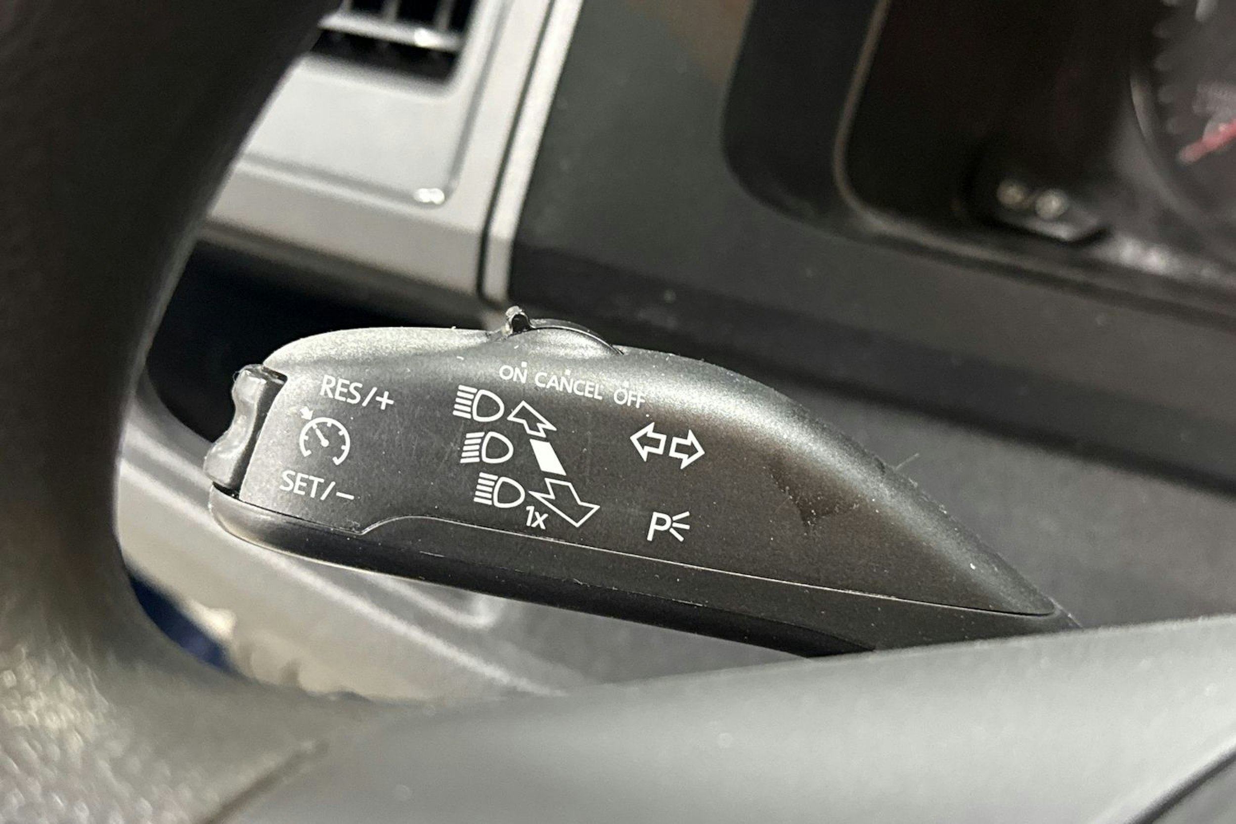 sininen Volkswagen Transporter 2019 kuva 16.