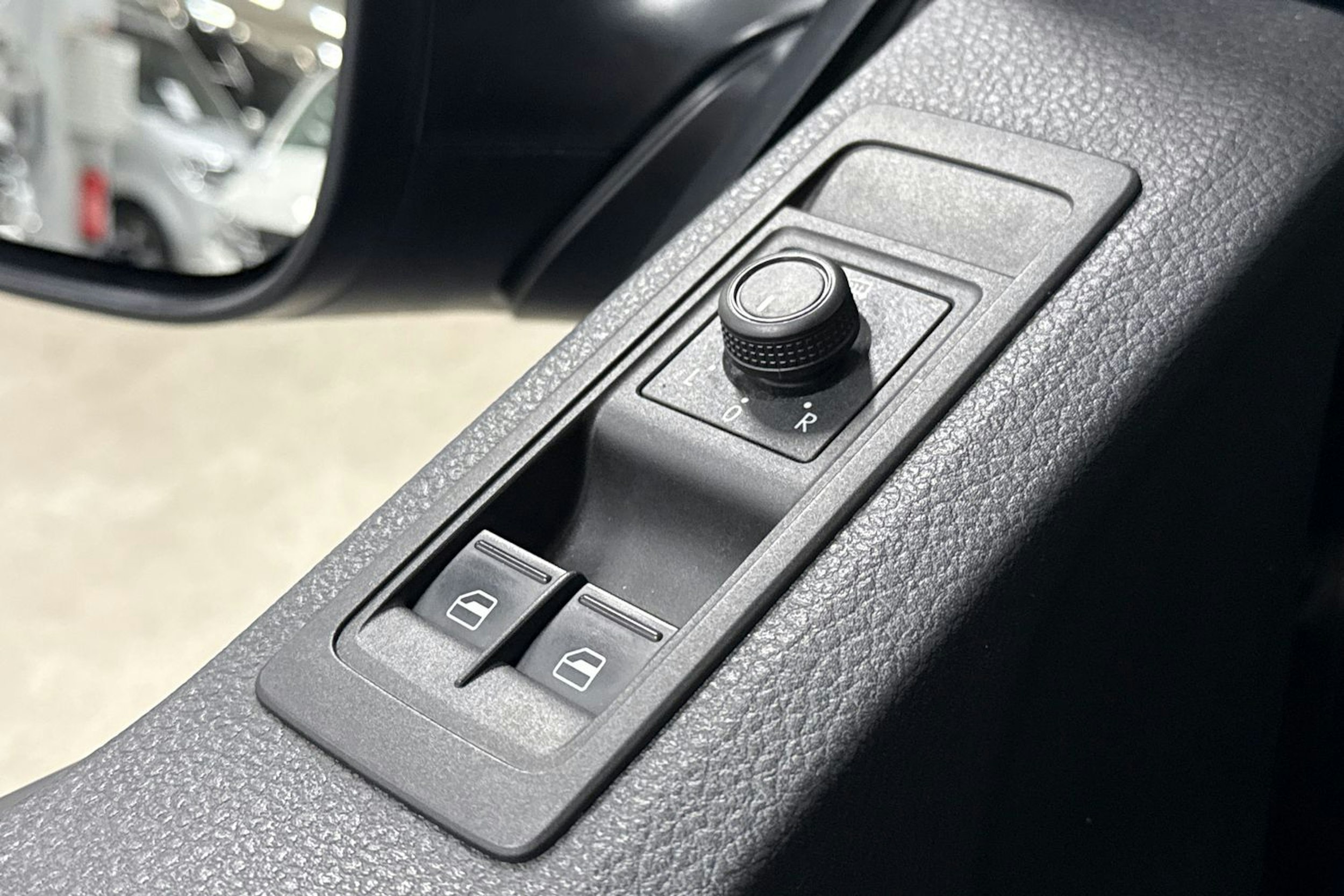 sininen Volkswagen Transporter 2019 kuva 18.