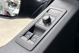 sininen Volkswagen Transporter 2019 kuva 18.