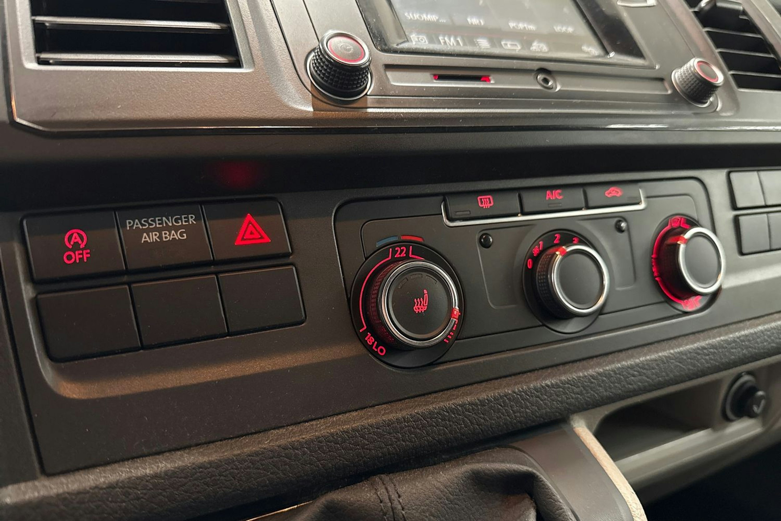 sininen Volkswagen Transporter 2019 kuva 19.