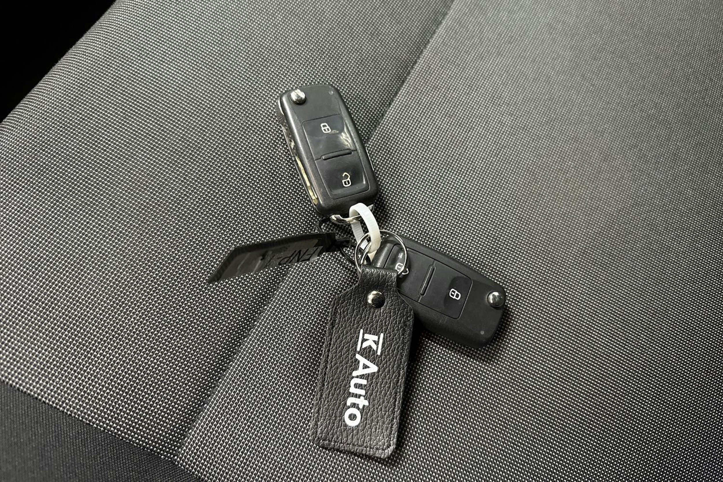 sininen Volkswagen Transporter 2019 kuva 22.