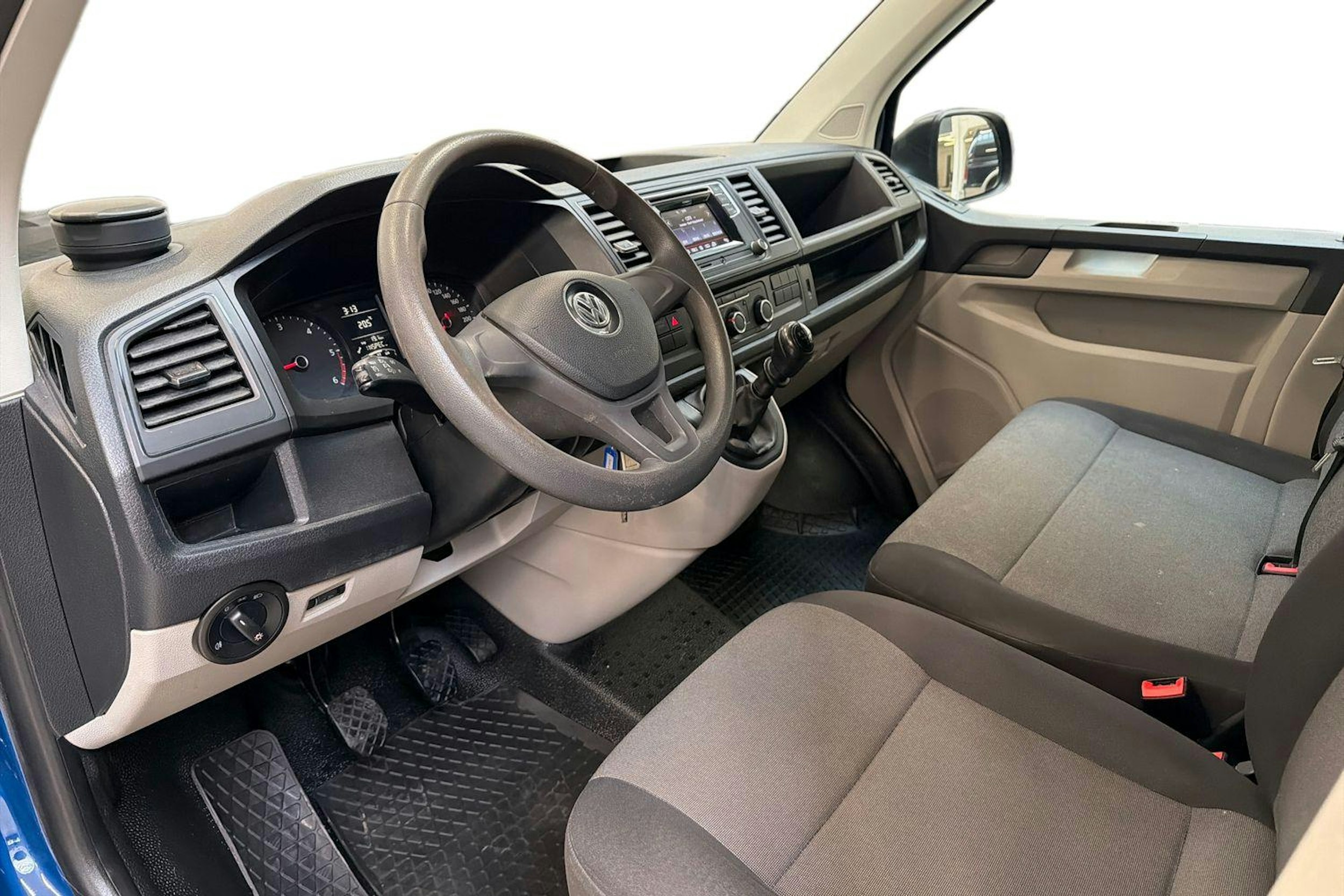 sininen Volkswagen Transporter 2019 kuva 7.