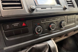 sininen Volkswagen Transporter 2019 kuva 15.