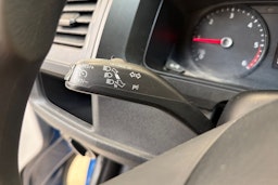 sininen Volkswagen Transporter 2019 kuva 16.