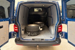 sininen Volkswagen Transporter 2019 kuva 20.
