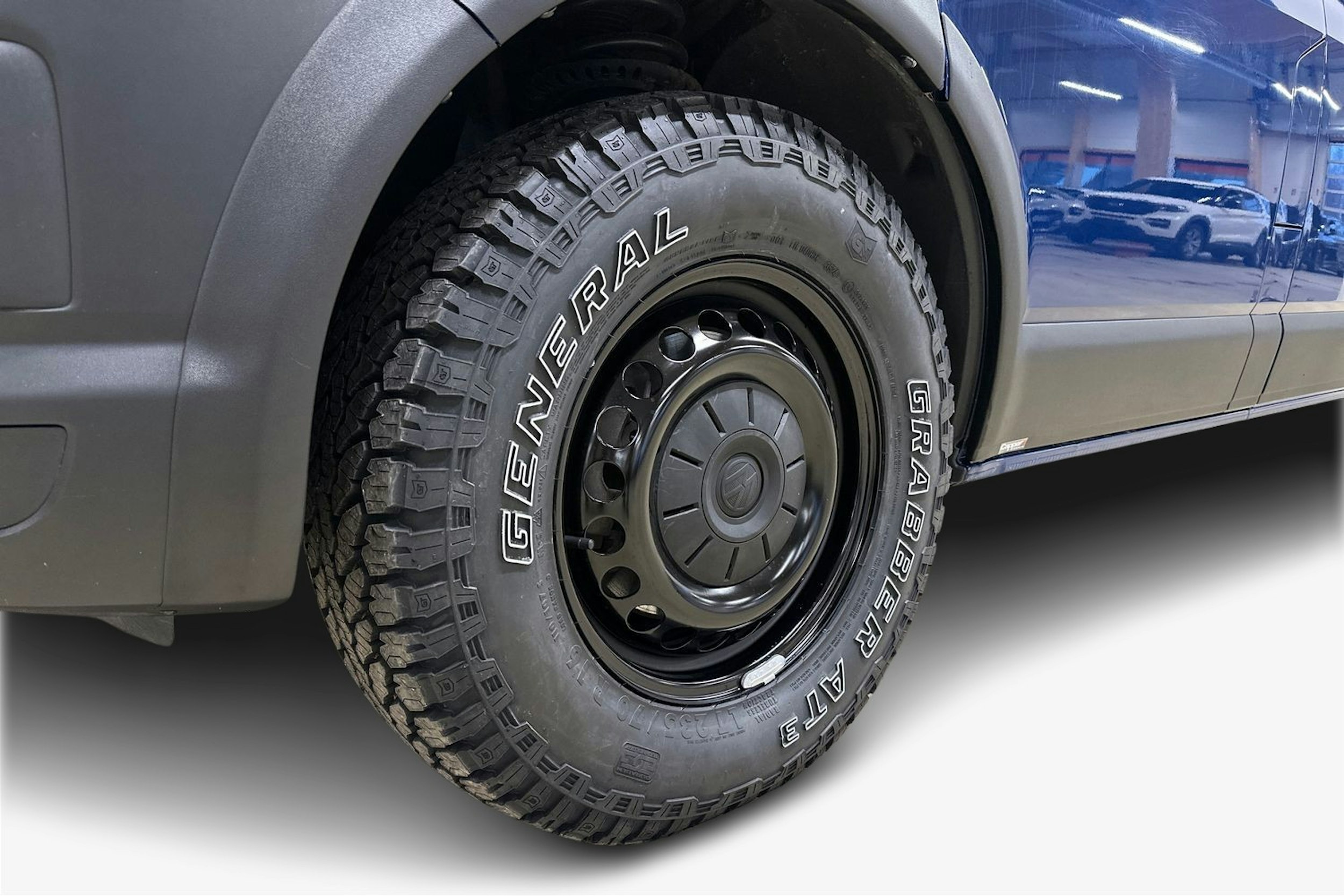 sininen Volkswagen Transporter 2019 kuva 12.