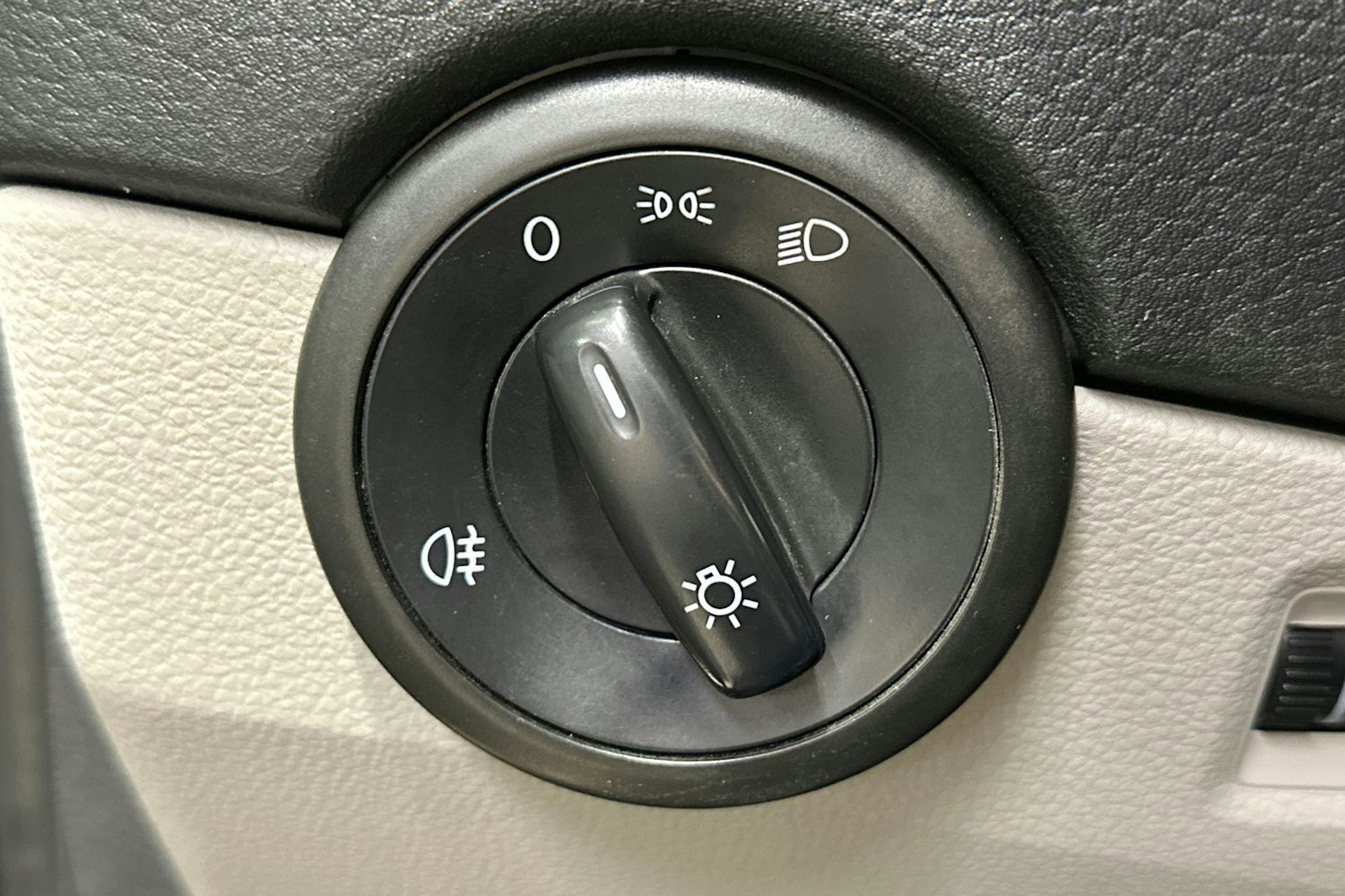 sininen Volkswagen Transporter 2019 kuva 15.