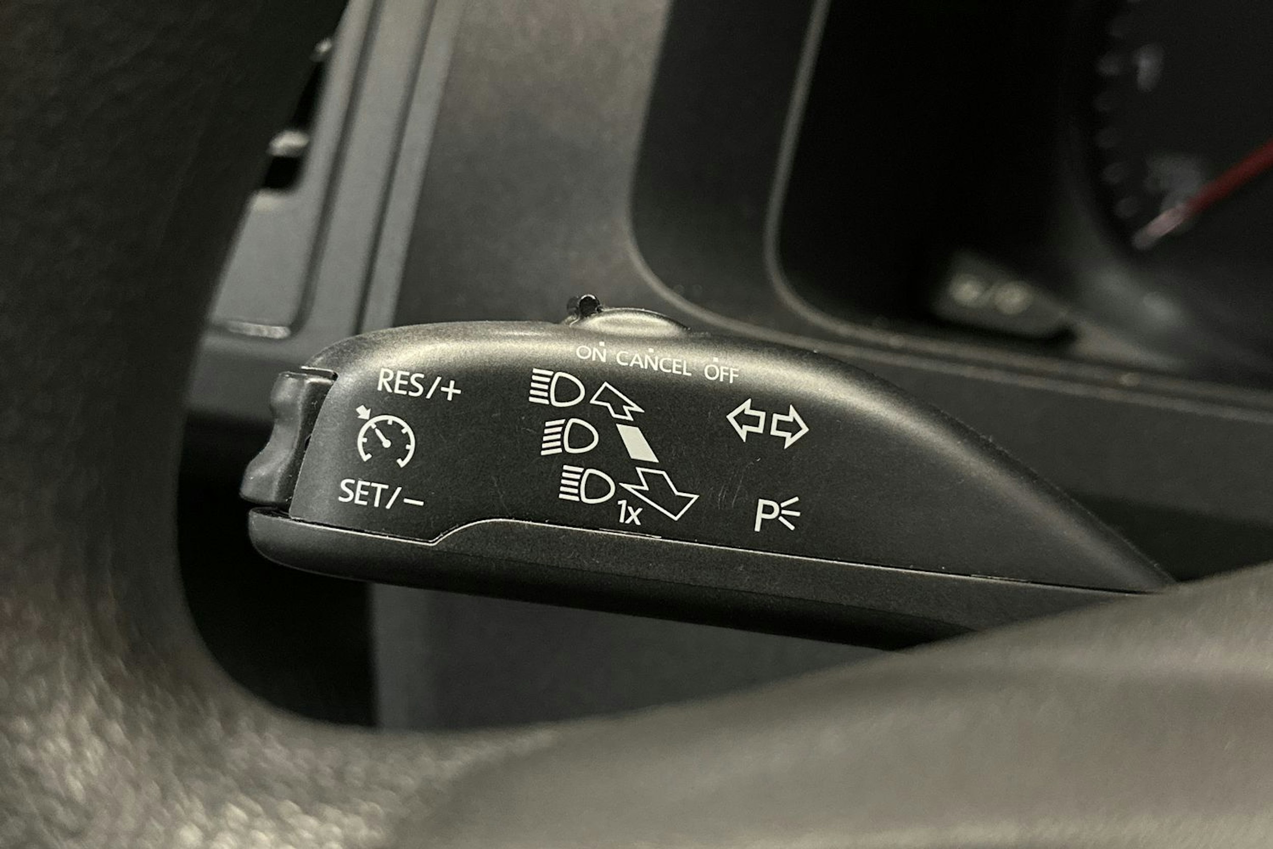 sininen Volkswagen Transporter 2019 kuva 16.