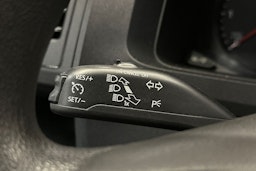 sininen Volkswagen Transporter 2019 kuva 16.