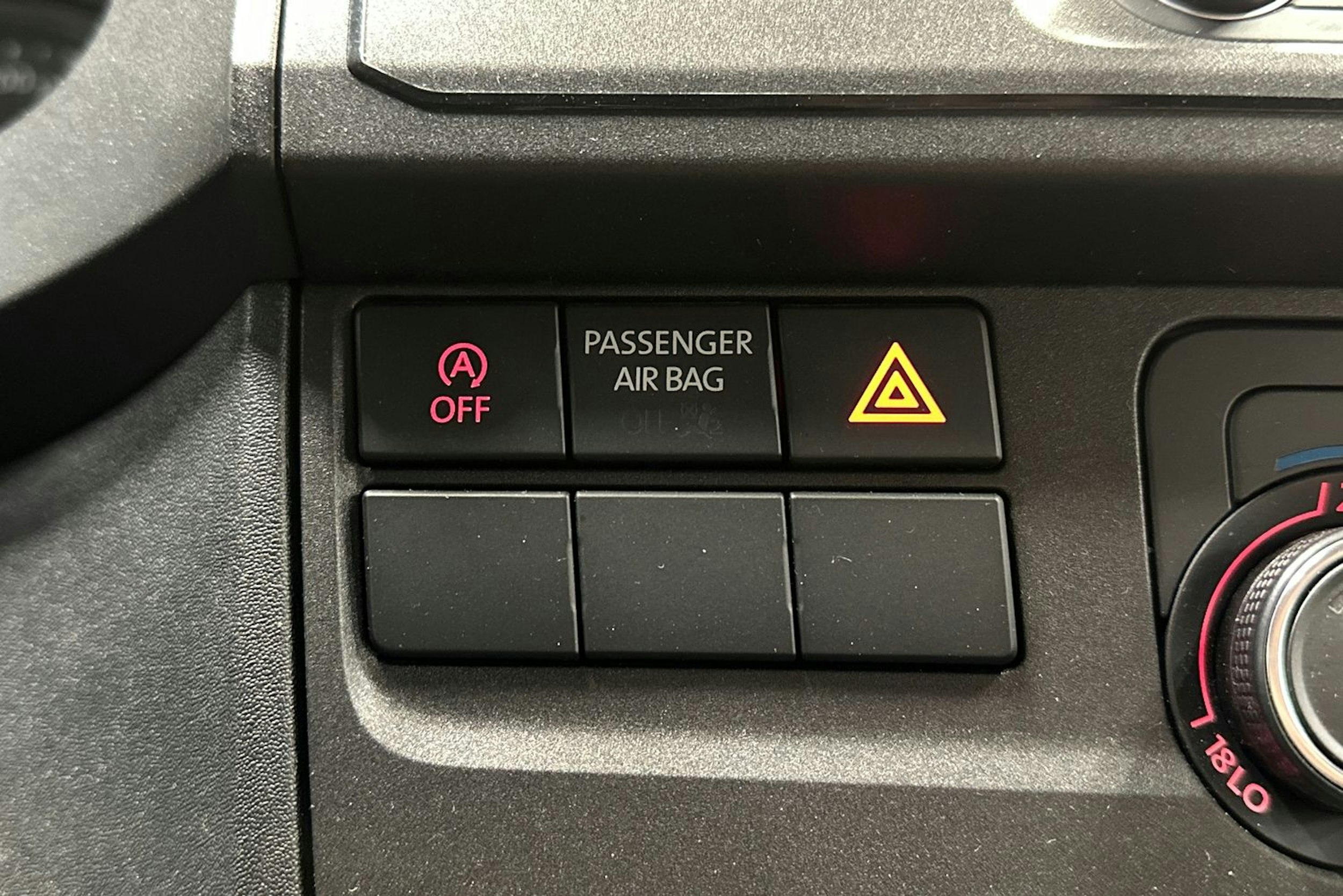 sininen Volkswagen Transporter 2019 kuva 23.