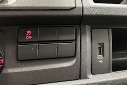 sininen Volkswagen Transporter 2019 kuva 24.