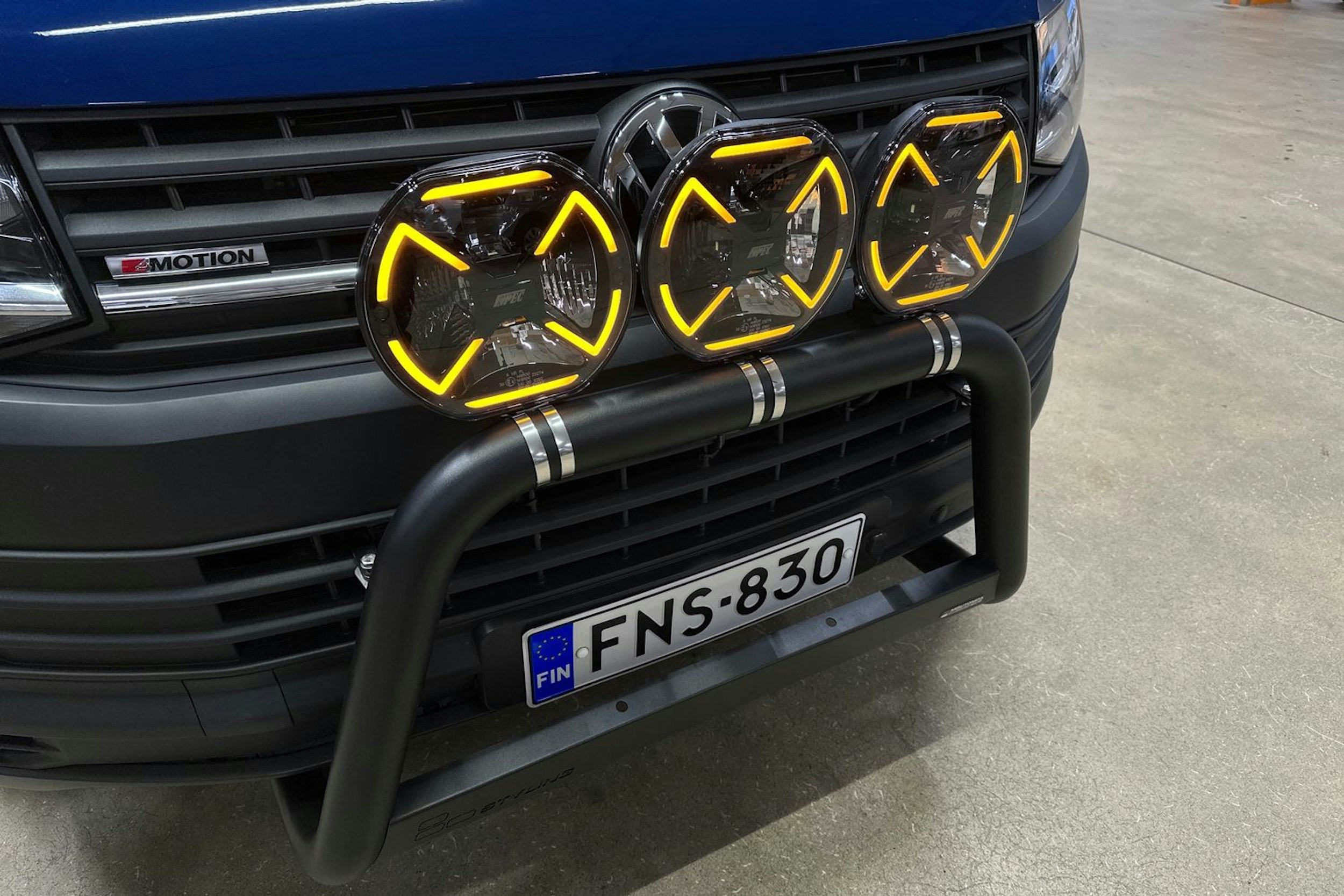 sininen Volkswagen Transporter 2019 kuva 32.