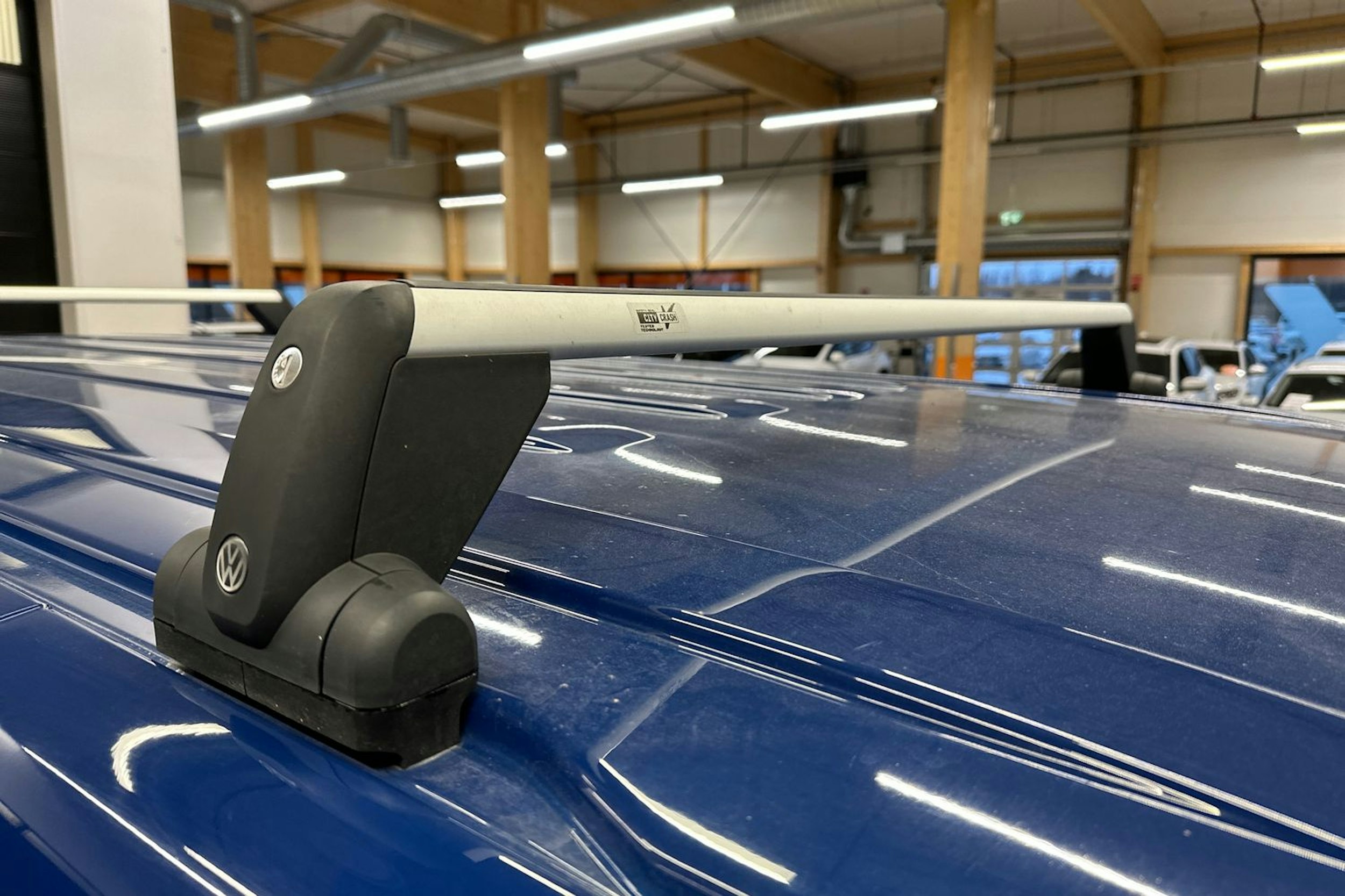 sininen Volkswagen Transporter 2019 kuva 34.