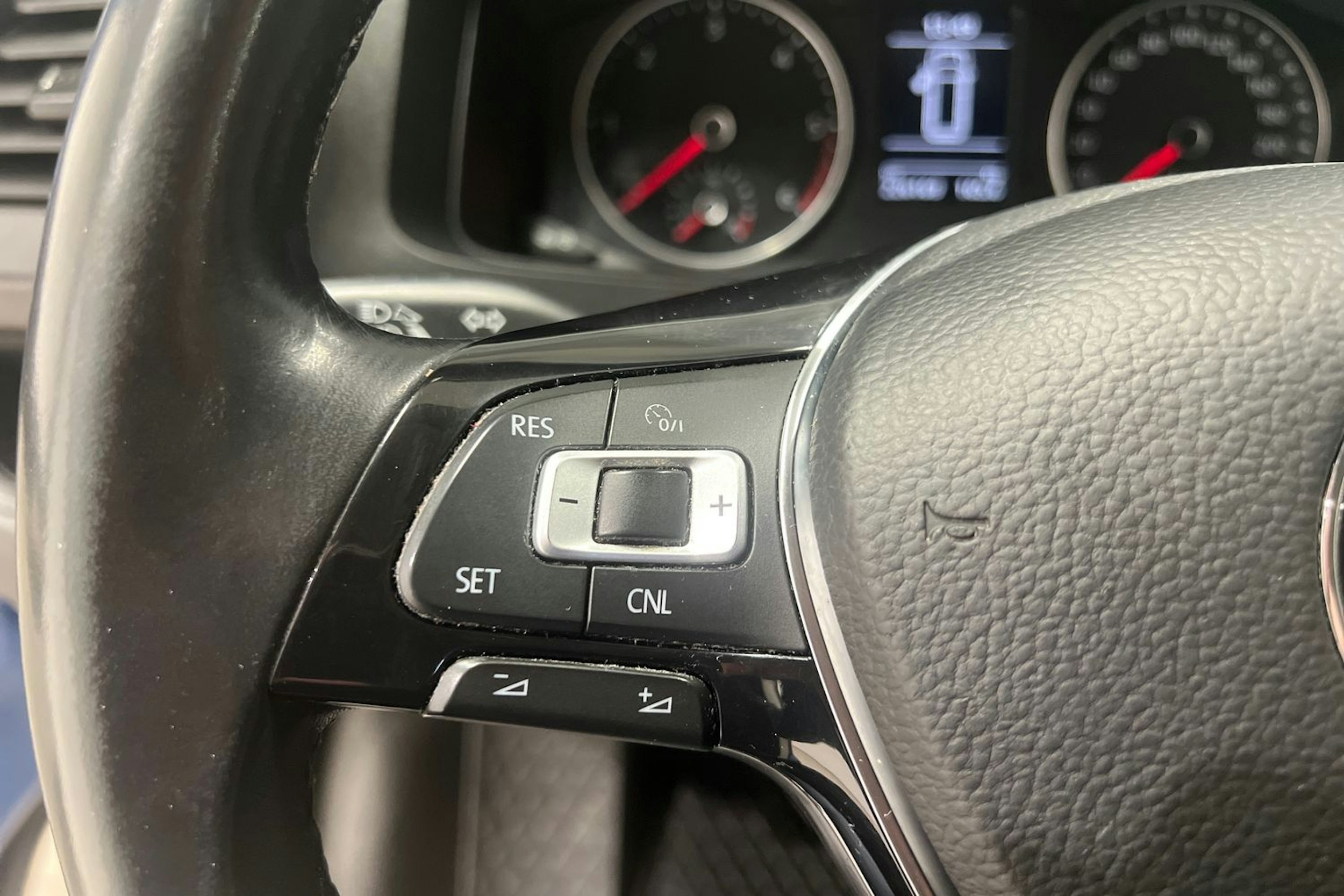 Sininen Volkswagen TRANSPORTER 2019 kuva 10.