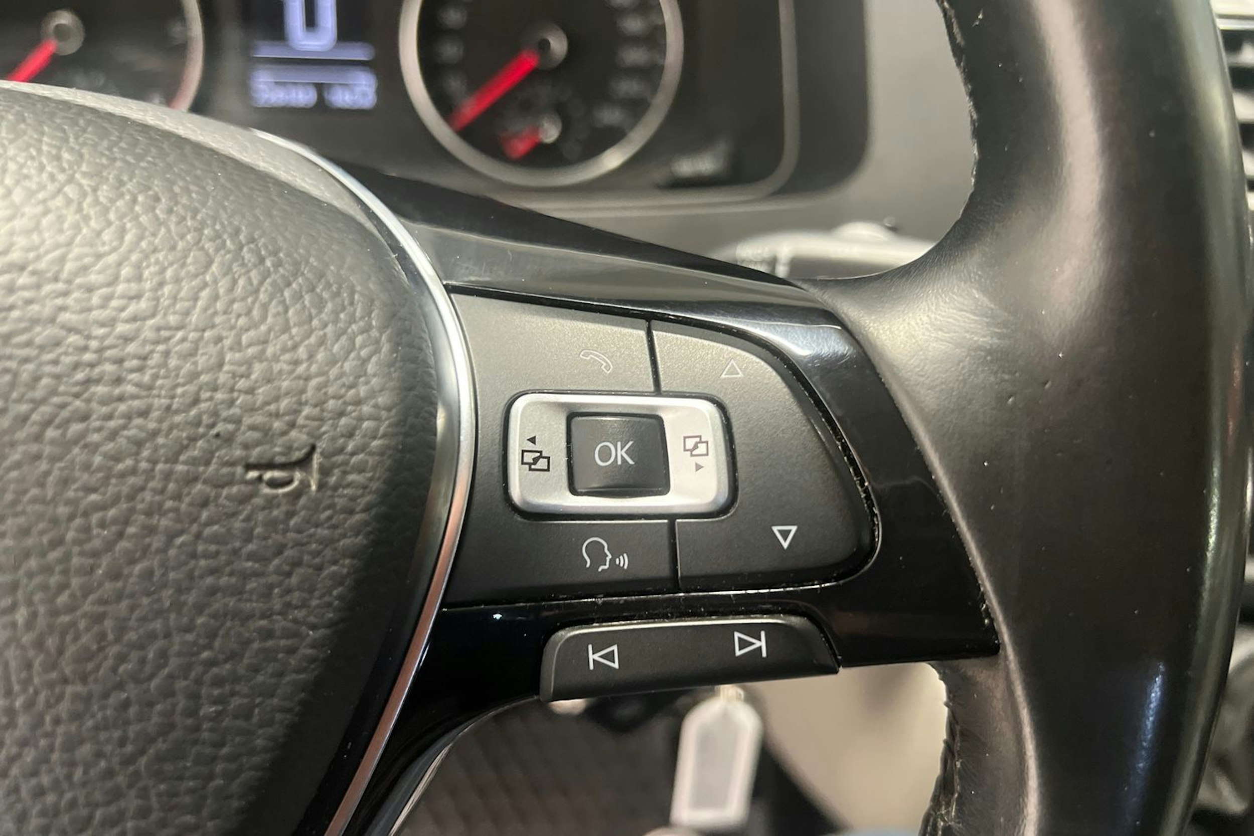 Sininen Volkswagen TRANSPORTER 2019 kuva 11.