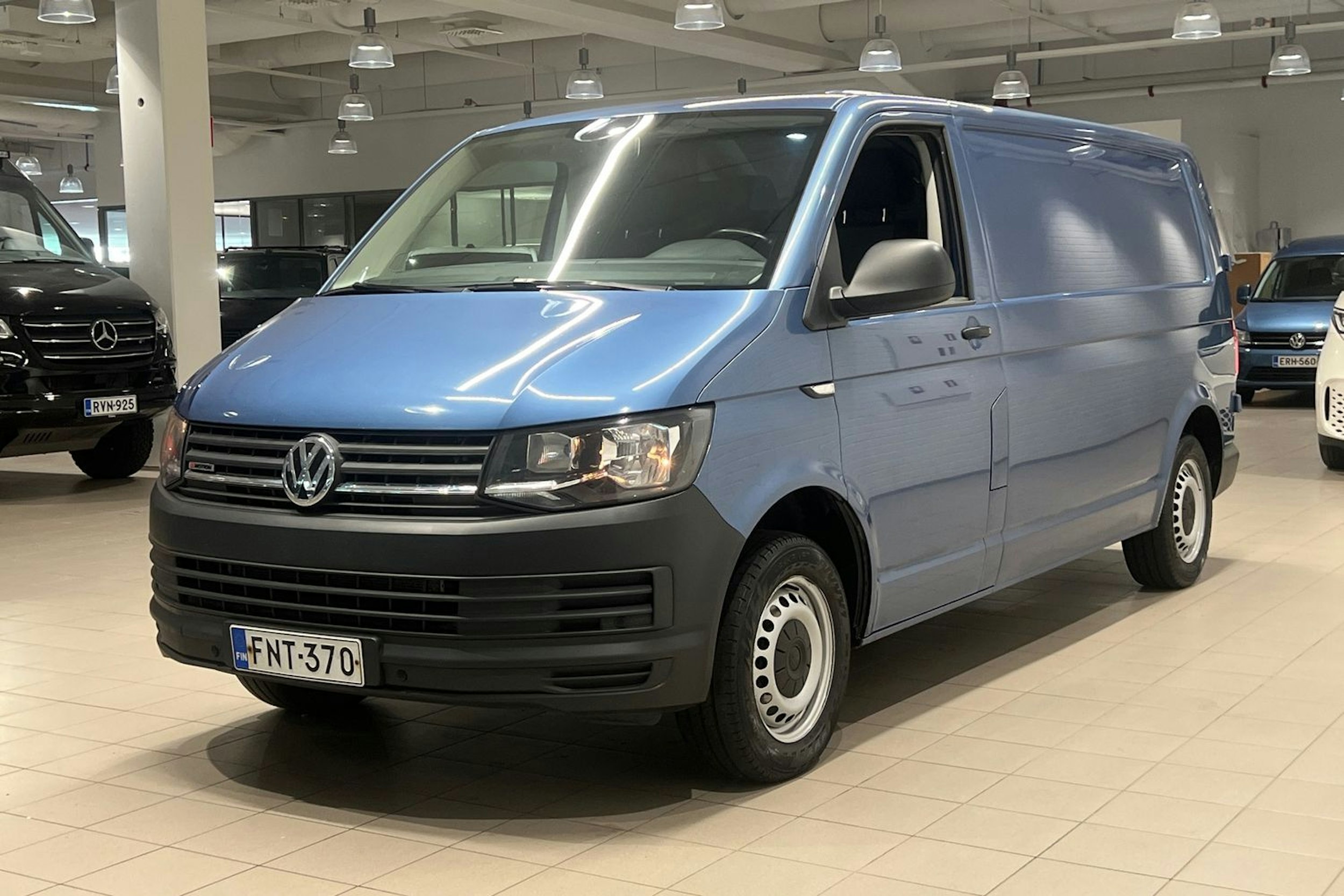 Sininen Volkswagen TRANSPORTER 2019 kuva 18.