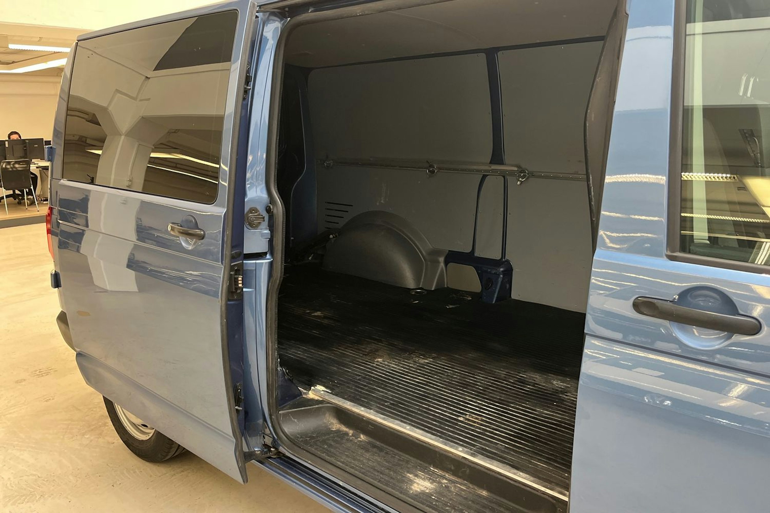 met. sininen Volkswagen Transporter 2019 kuva 13.