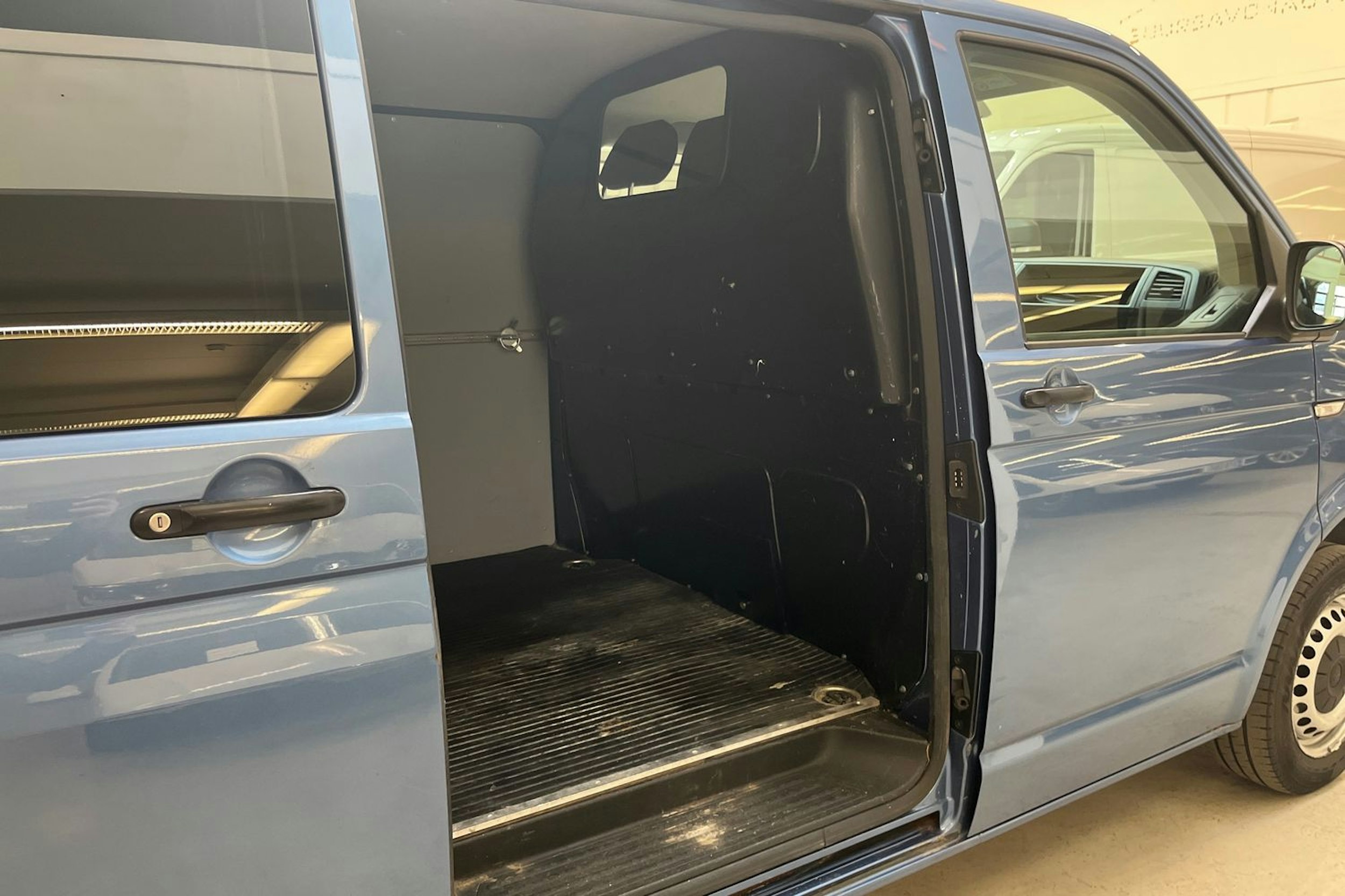 met. sininen Volkswagen Transporter 2019 kuva 14.