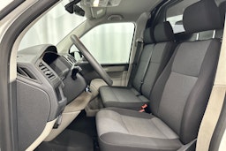 valkoinen Volkswagen Transporter 2019 kuva 7.