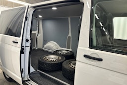 valkoinen Volkswagen Transporter 2019 kuva 9.