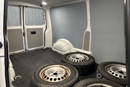 valkoinen Volkswagen Transporter 2019 kuva 10.