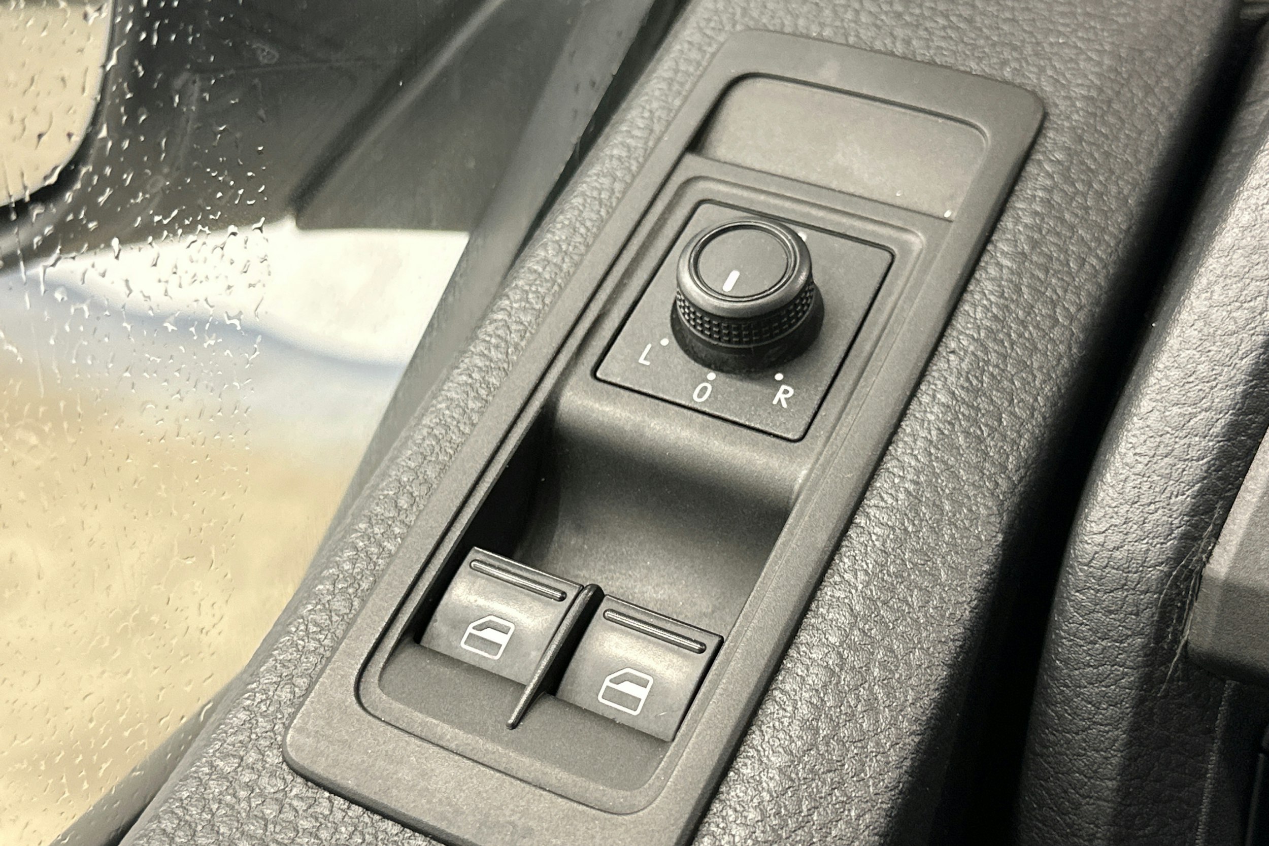 valkoinen Volkswagen Transporter 2019 kuva 11.