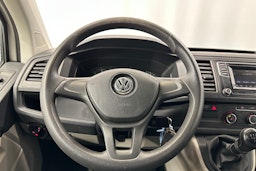 valkoinen Volkswagen Transporter 2019 kuva 15.