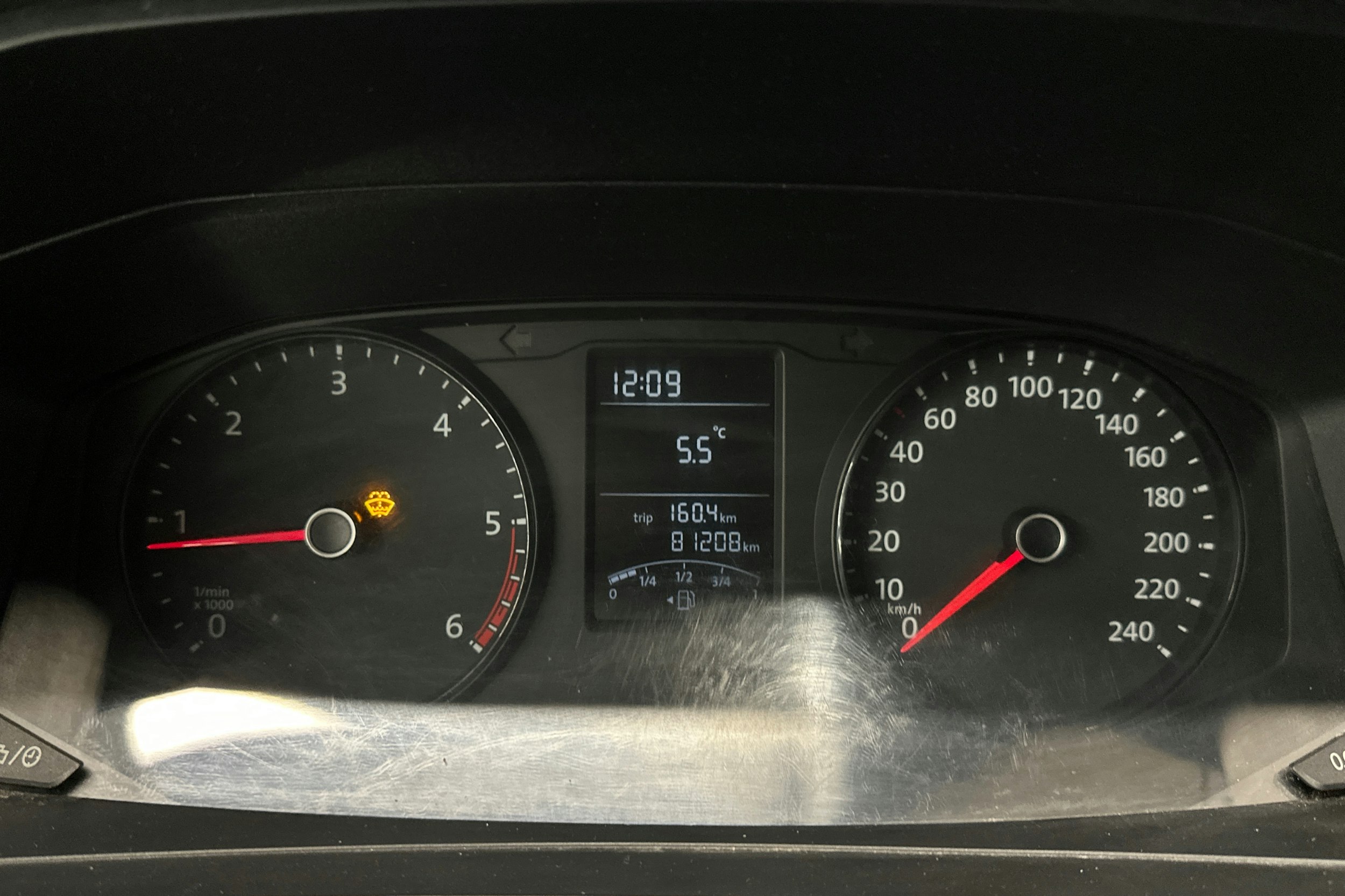 valkoinen Volkswagen Transporter 2019 kuva 16.