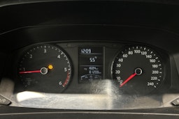 valkoinen Volkswagen Transporter 2019 kuva 16.