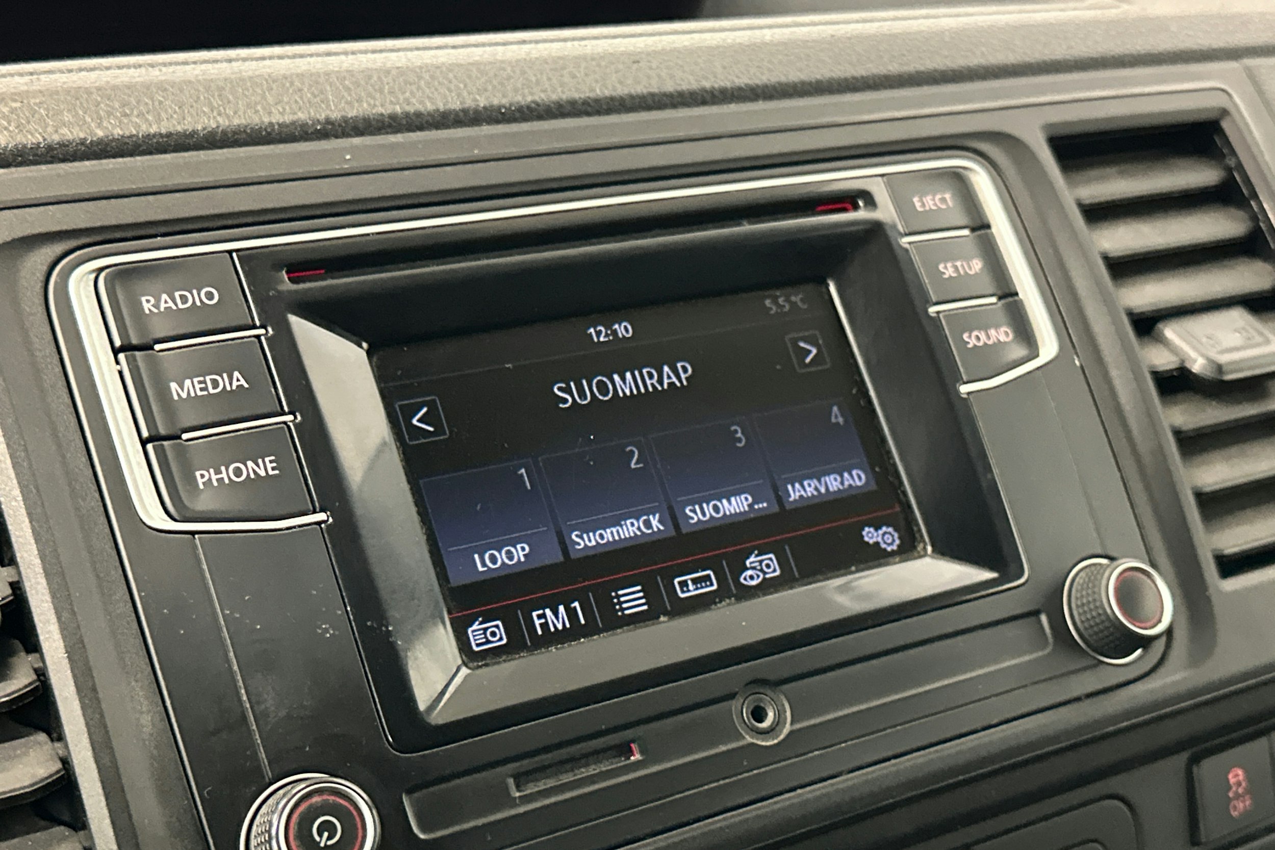 valkoinen Volkswagen Transporter 2019 kuva 17.