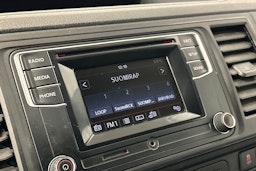 valkoinen Volkswagen Transporter 2019 kuva 17.