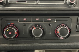 valkoinen Volkswagen Transporter 2019 kuva 18.