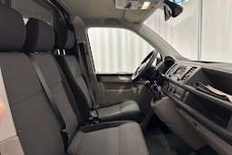 valkoinen Volkswagen Transporter 2019 kuva 22.