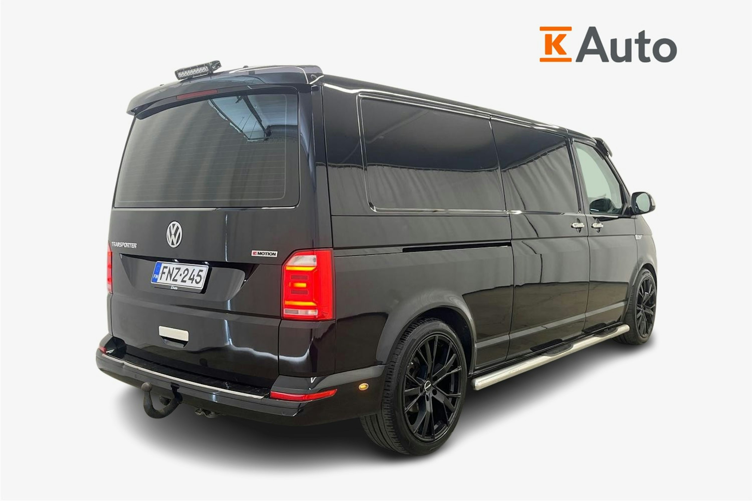 Musta Volkswagen Transporter 2019 kuva 2.