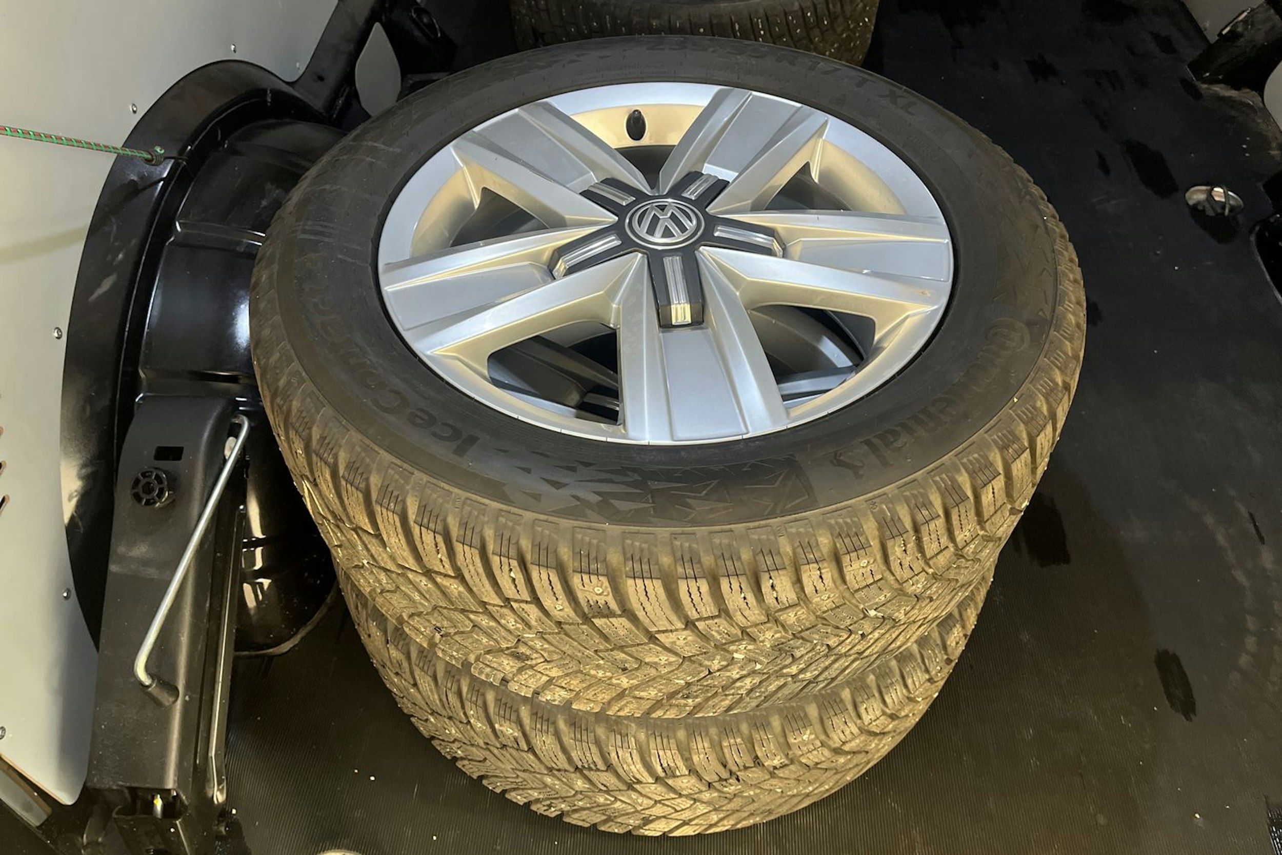 Musta Volkswagen Transporter 2019 kuva 15.