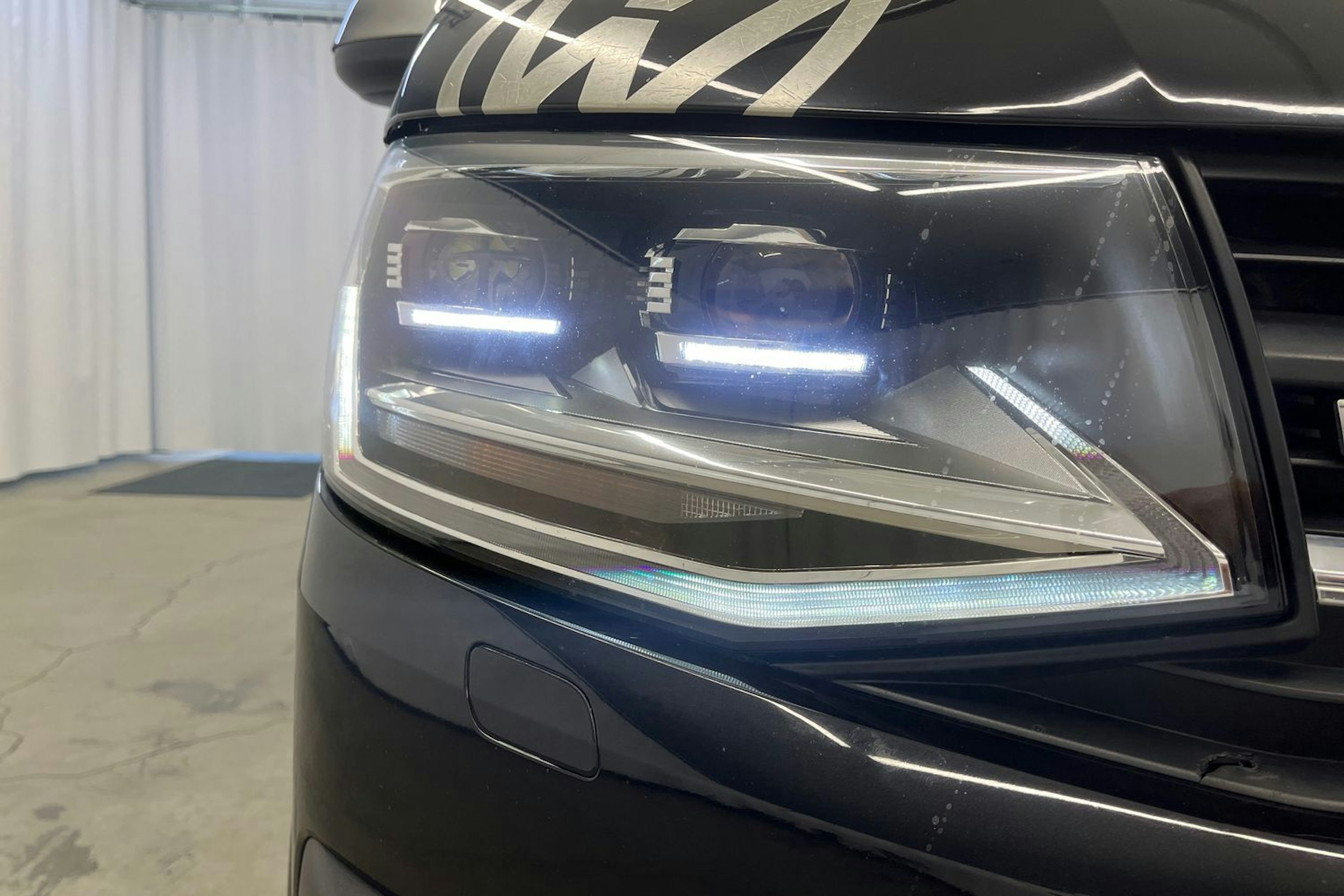 Musta Volkswagen Transporter 2019 kuva 20.