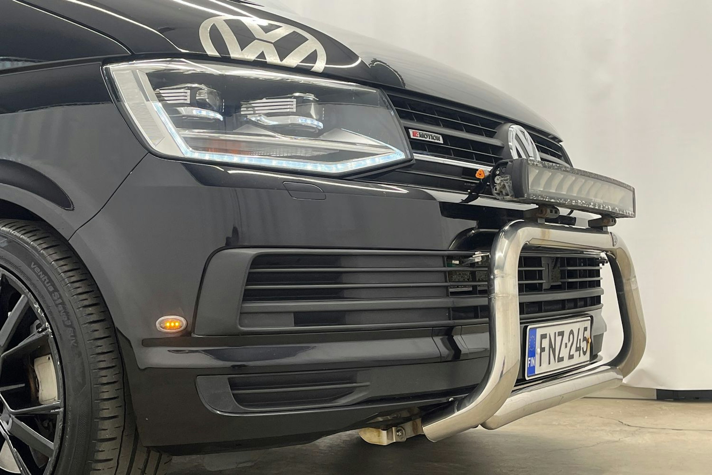 Musta Volkswagen Transporter 2019 kuva 21.