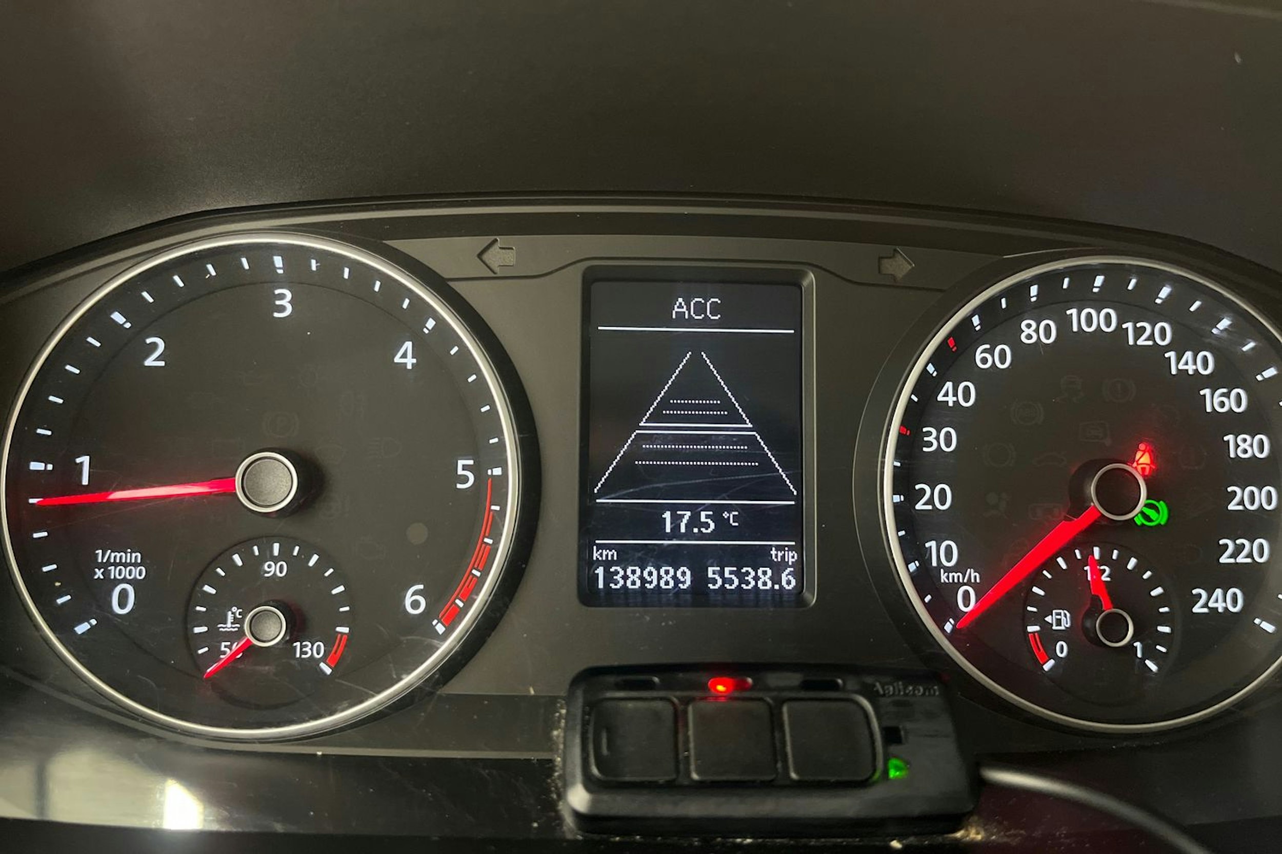 Musta Volkswagen Transporter 2019 kuva 26.