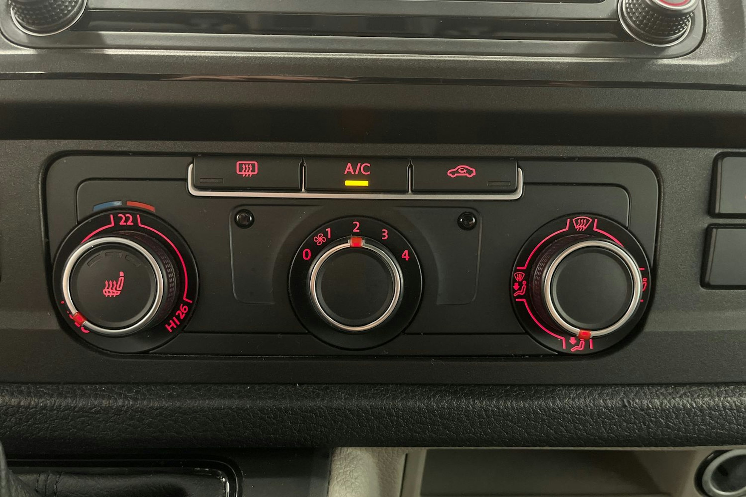 Musta Volkswagen Transporter 2019 kuva 29.