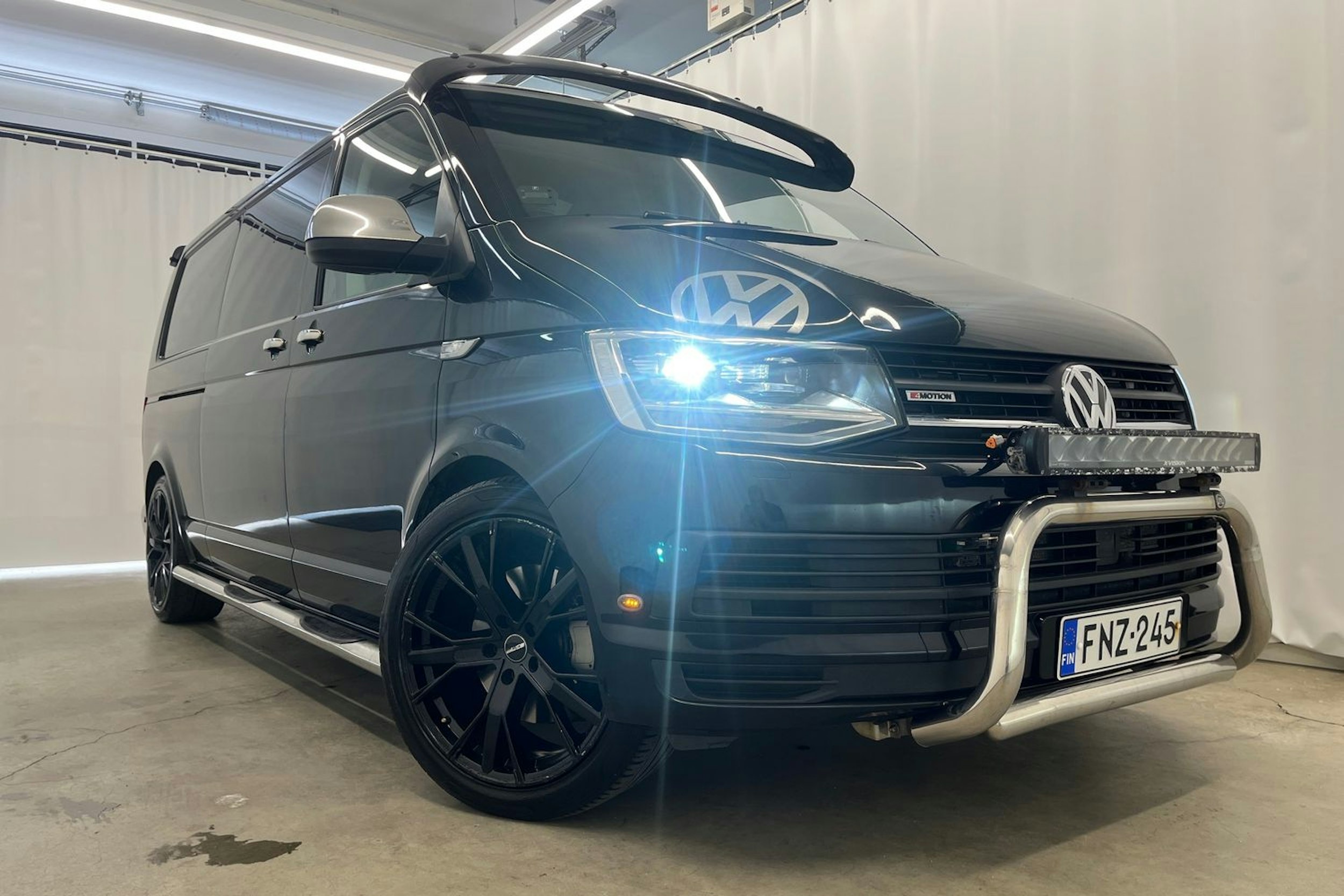 Musta Volkswagen Transporter 2019 kuva 36.