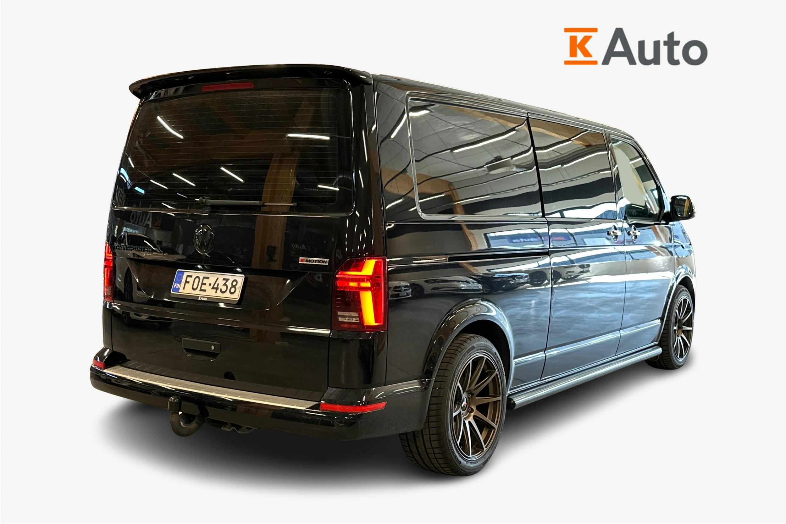 musta Volkswagen Transporter 2019 kuva 2.