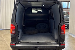 musta Volkswagen Transporter 2020 kuva 10.