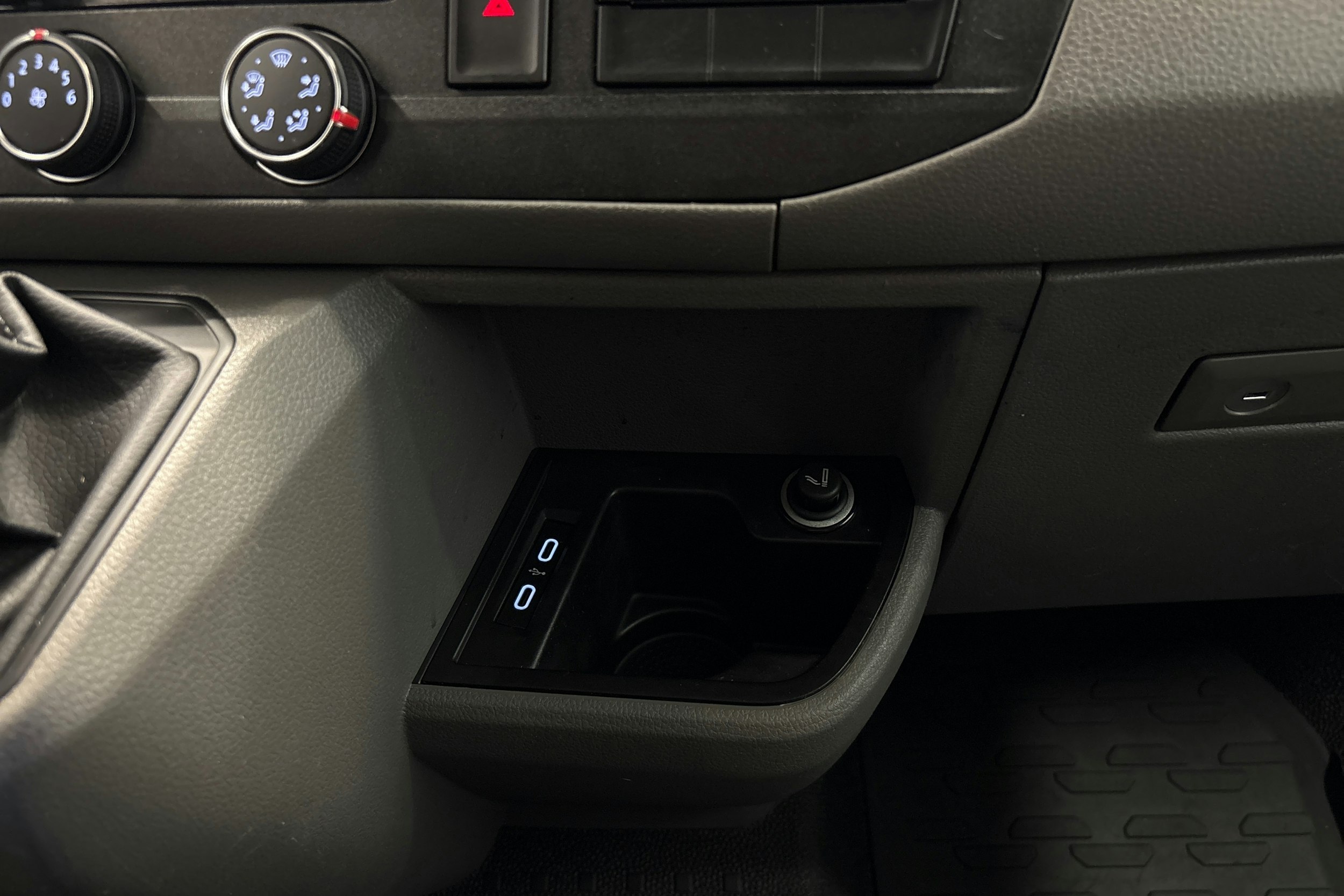 musta Volkswagen Transporter 2020 kuva 19.