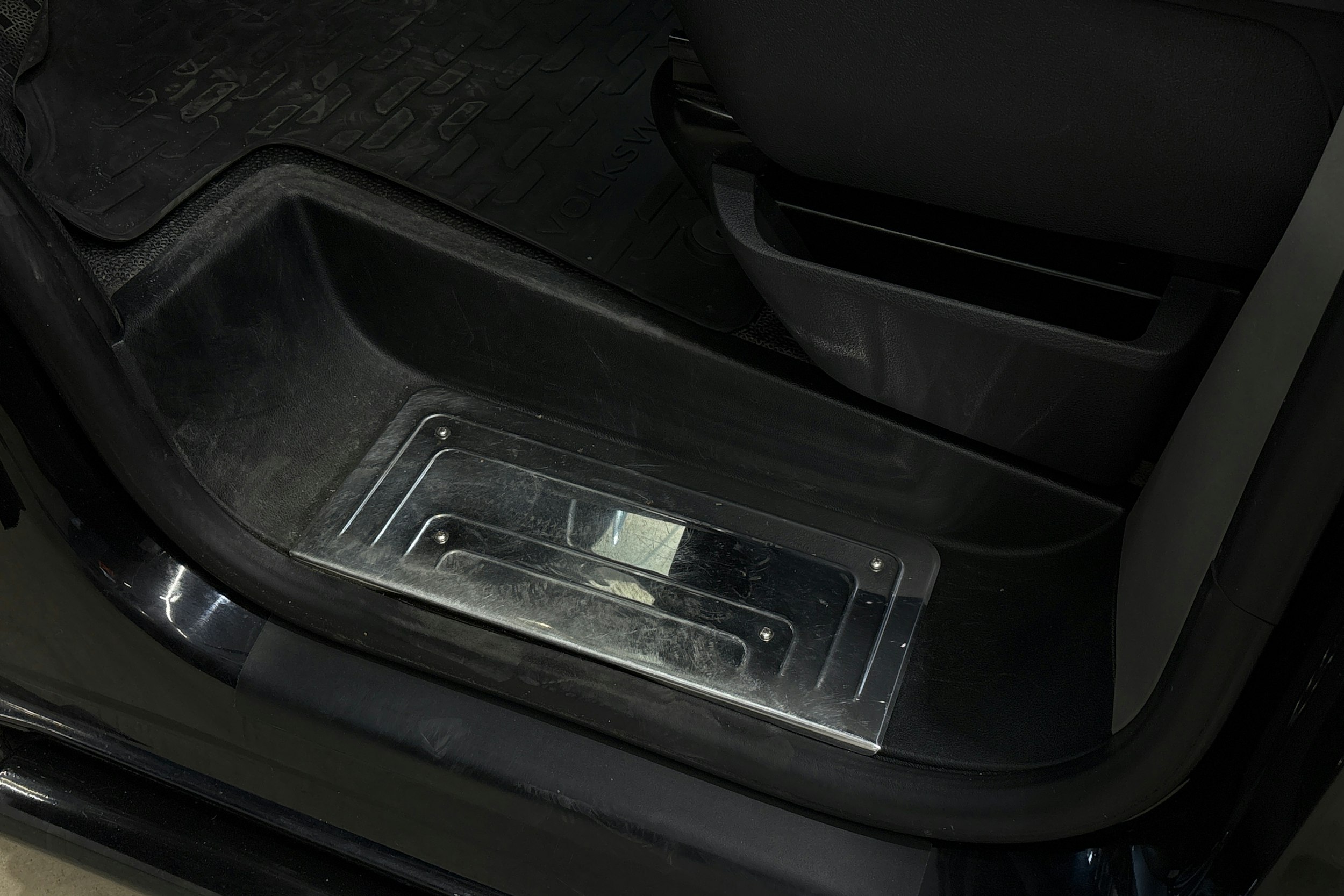 musta Volkswagen Transporter 2020 kuva 21.