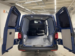 sininen Volkswagen Transporter 2019 kuva 10.