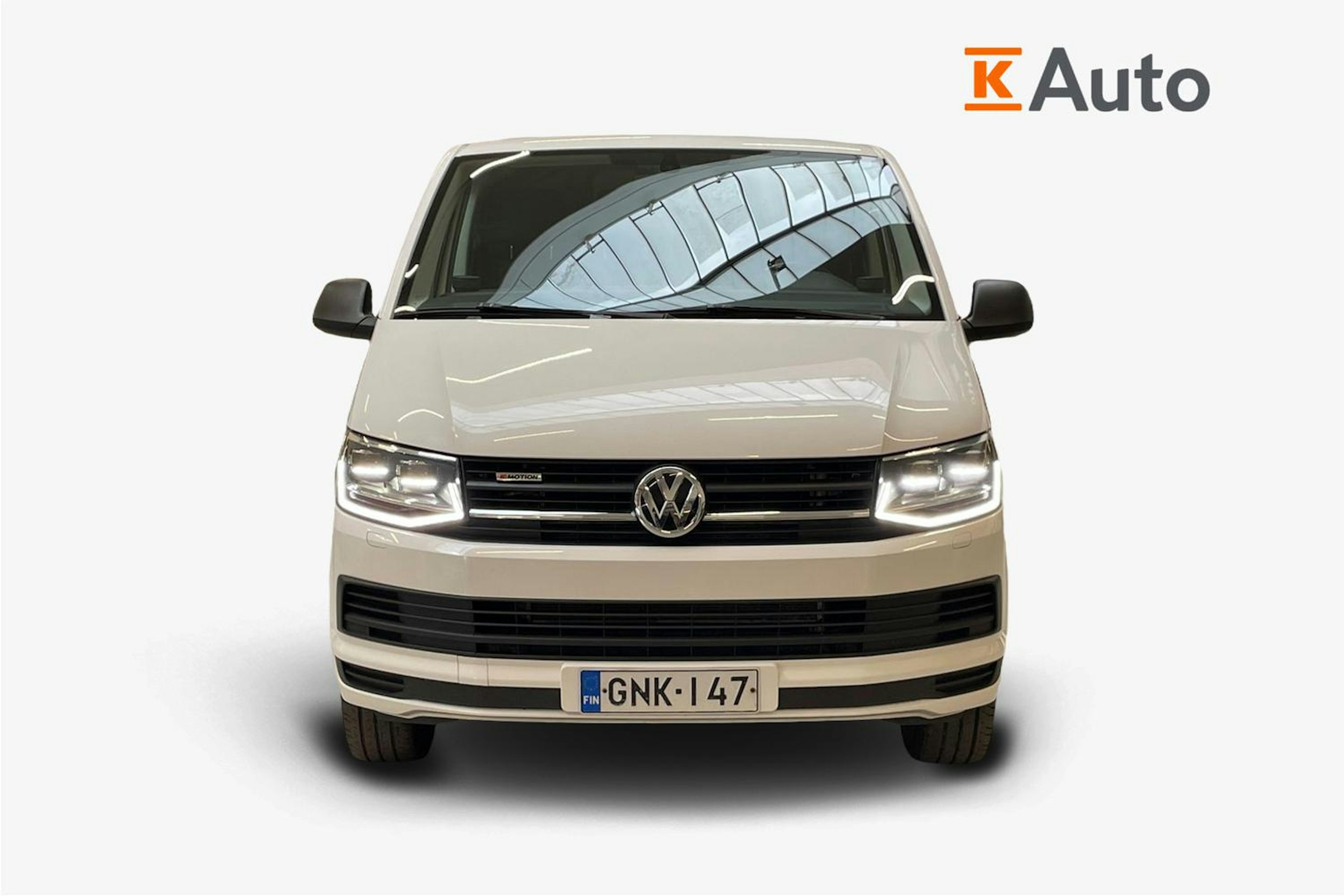 valkoinen Volkswagen Transporter 2019 kuva 5.