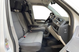 valkoinen Volkswagen Transporter 2019 kuva 10.