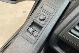 valkoinen Volkswagen Transporter 2019 kuva 24.